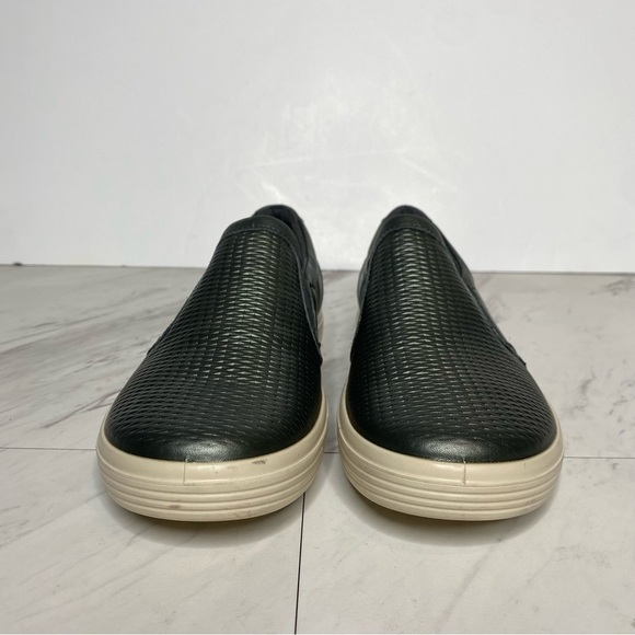 New! Ecco Classic Leather Slip On Sneaker 6 - Picture 2 of 13